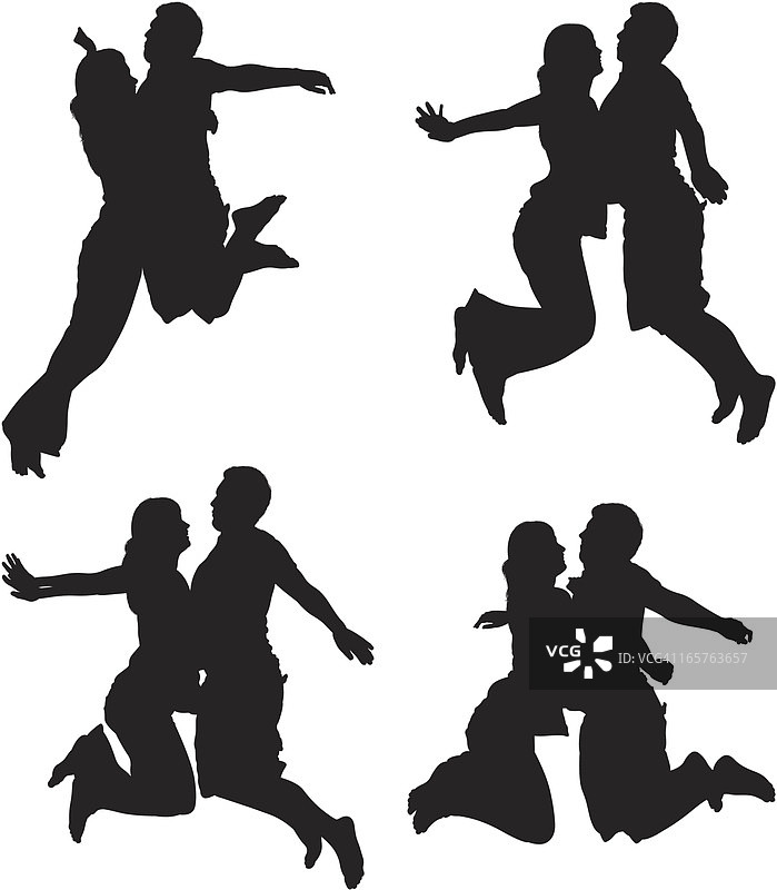 跳跃的情侣胸部互撞图片素材