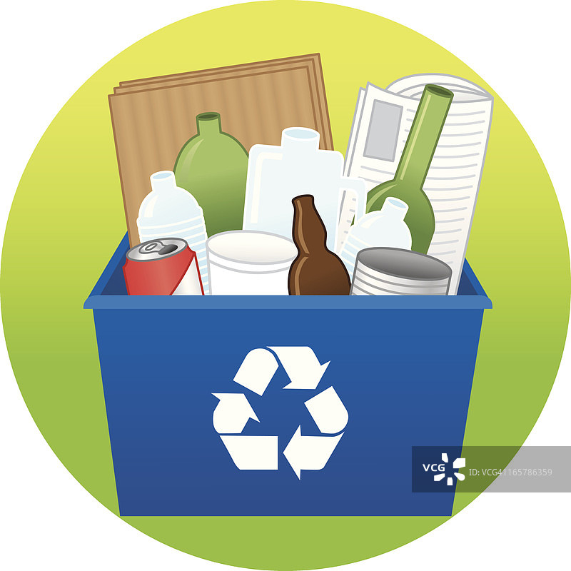 装满瓶子和纸张的蓝色回收箱图片素材