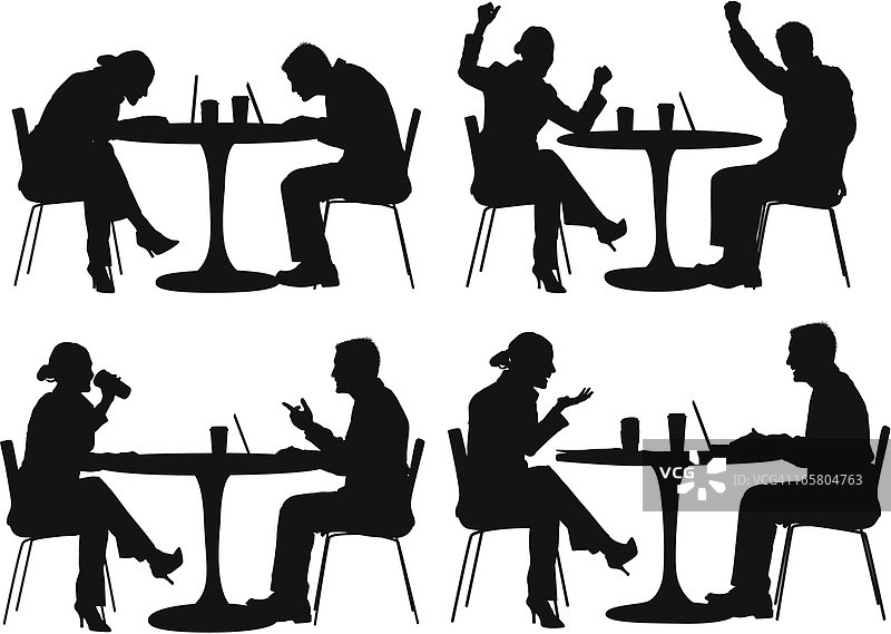 商务高管在咖啡休息期间使用笔记本电脑工作图片素材