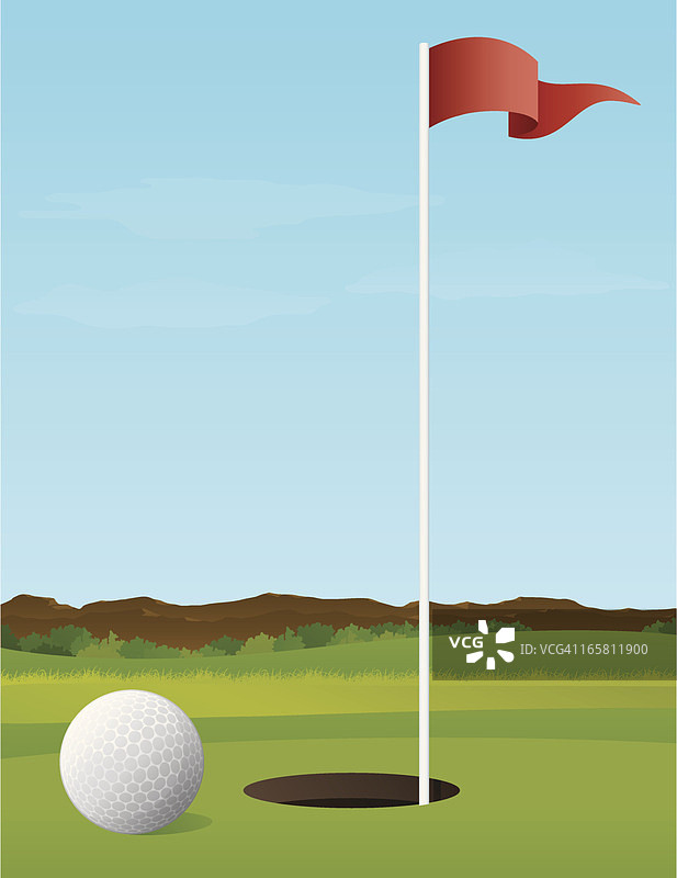 高尔夫球场上，球洞和红旗旁的高尔夫球图片素材