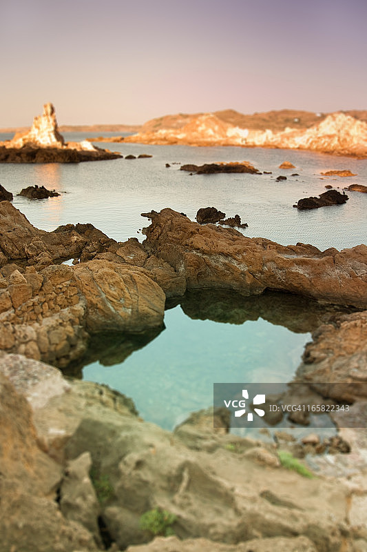 米诺卡岛普雷贡达海湾的天然水池图片素材