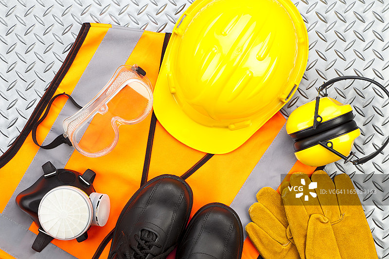 菱形底板背景上的个人防护工作服俯视图图片素材