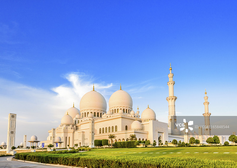 阿布扎比谢赫扎耶德清真寺的傍晚光线图片素材