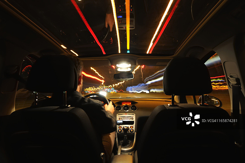 夜间驾驶图片素材