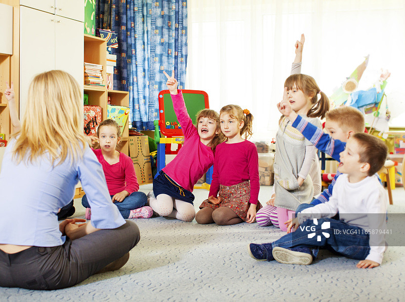 老师提问孩子们图片素材