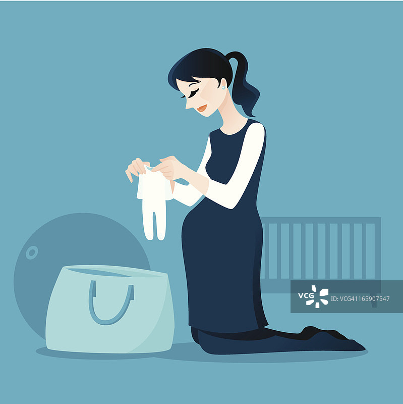 打包住院行李的孕妇图片素材