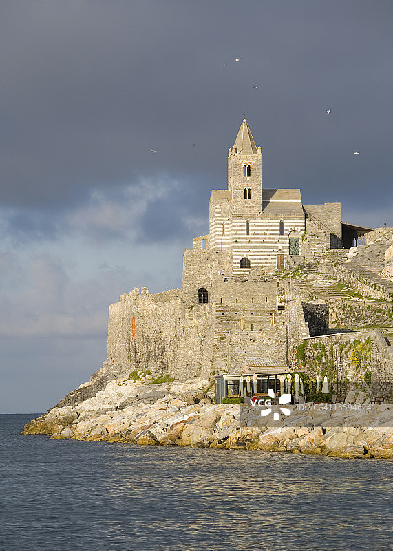 意大利利古里亚韦内雷港圣彼得罗教堂图片素材