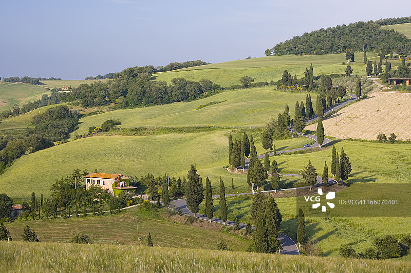 意大利托斯卡纳瓦尔道尔恰蜿蜒公路图片素材