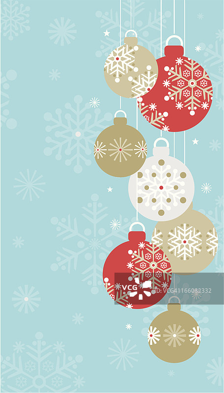 蓝色雪花背景上的悬挂圣诞装饰品图片素材