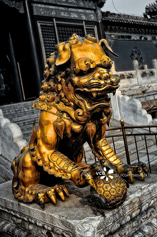 雄性青铜狮子图片素材