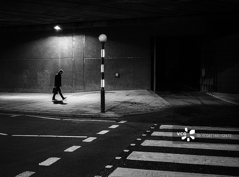 逆向行驶图片素材