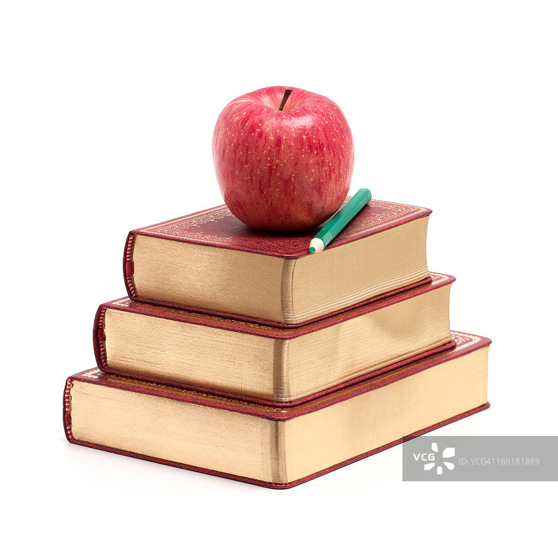 堆叠在白色背景书籍上苹果图片素材