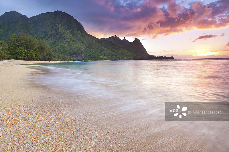 夏威夷可爱岛隧道海滩日落图片素材
