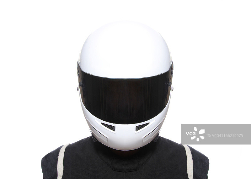 戴头盔的赛车手面向镜头图片素材