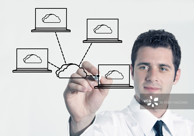 用记号笔绘制网络图的手图片素材