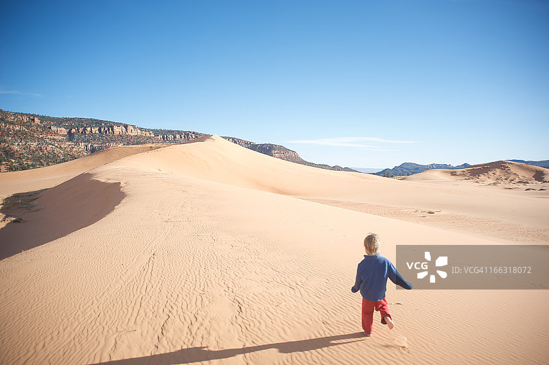奔向沙丘图片素材