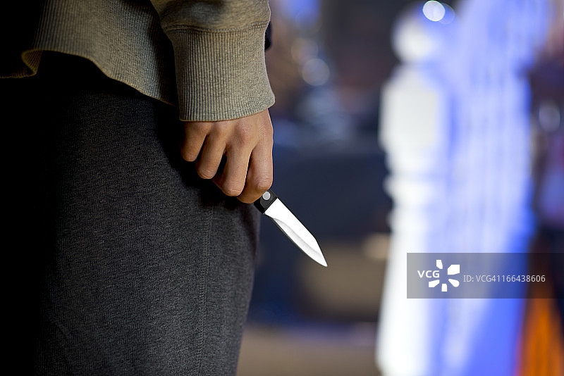 家庭聚会上的刀图片素材