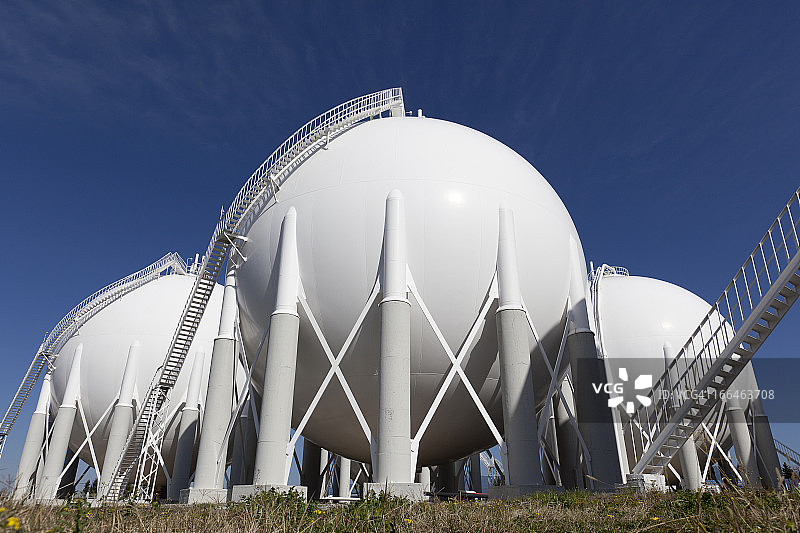 石化厂的石油储罐概览图片素材