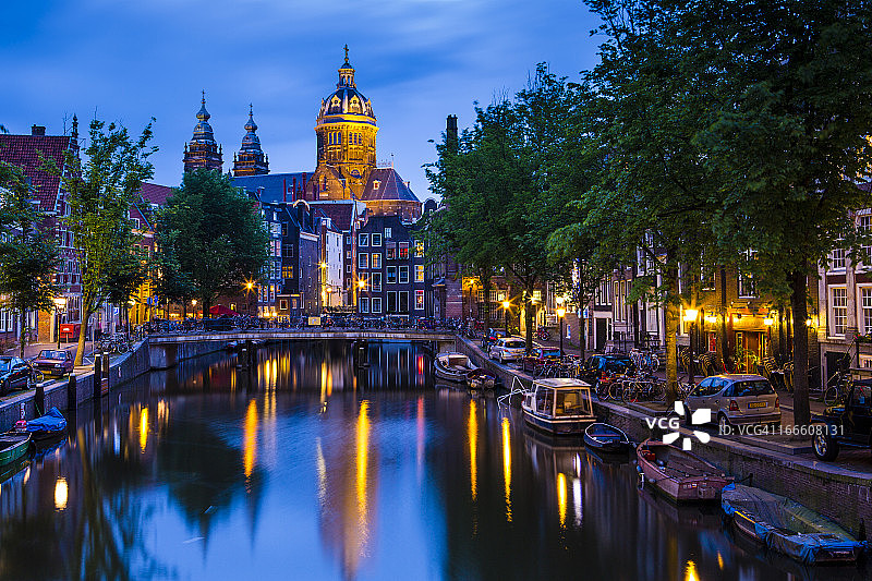 圣尼古拉斯教堂与运河图片素材