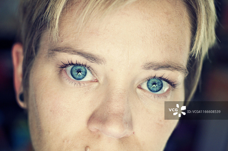 蓝色眼睛特写图片素材