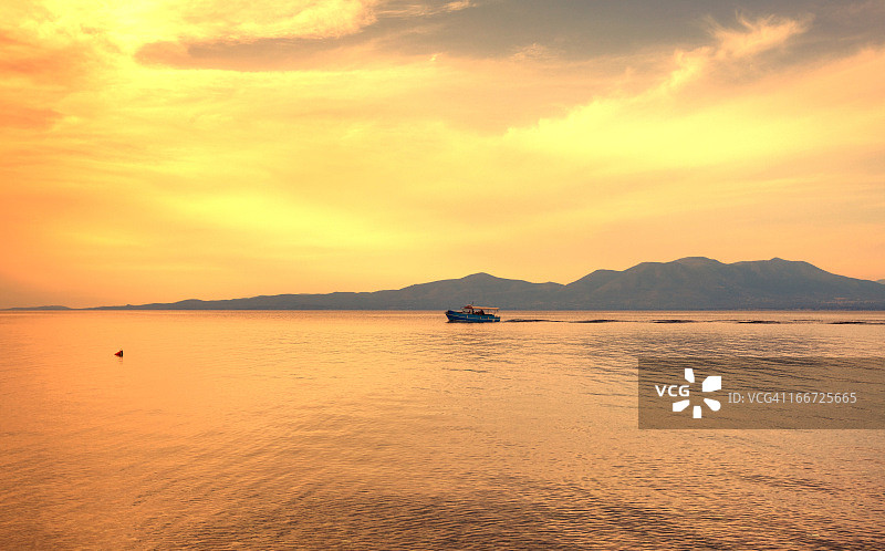 渔船返回图片素材