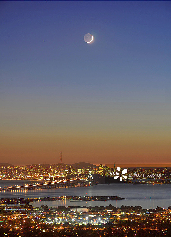 地球反照光图片素材