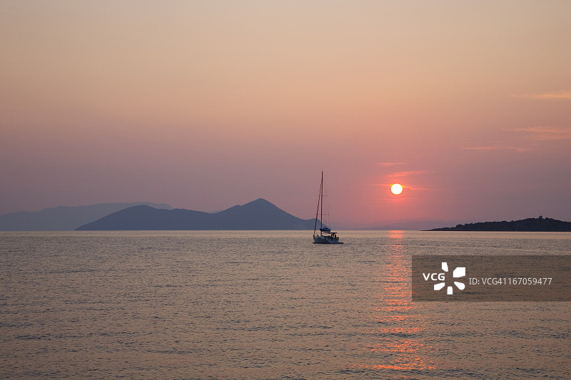 伊萨卡岛弗里克斯的日出海景（希腊）图片素材
