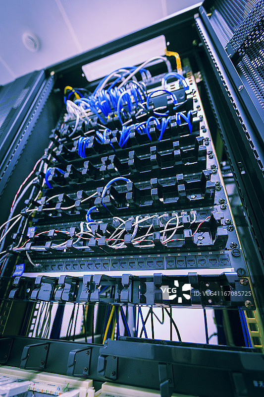 网络集线器和电缆图片素材