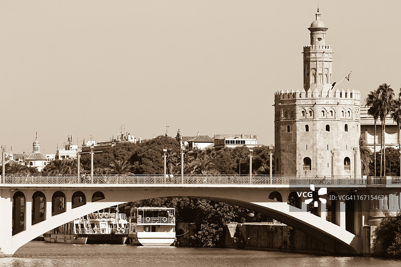 西班牙塞维利亚圣特尔莫桥图片素材