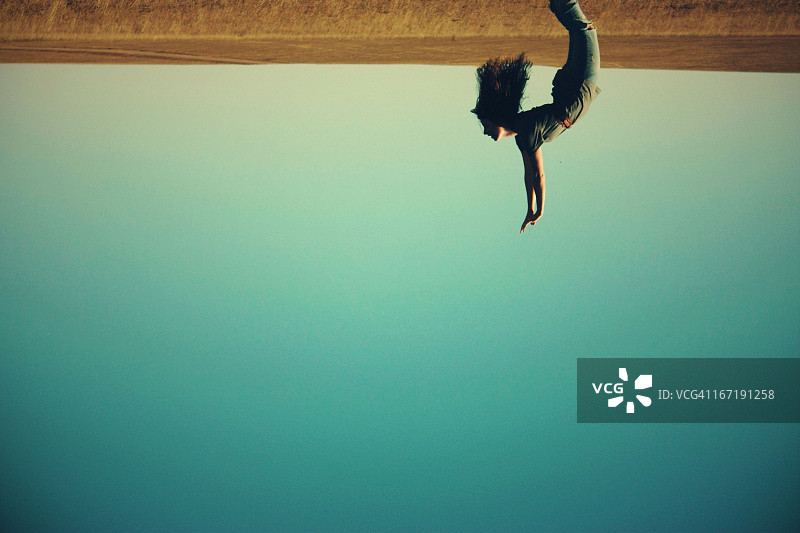 在你意识到之前，一切都颠倒了图片素材