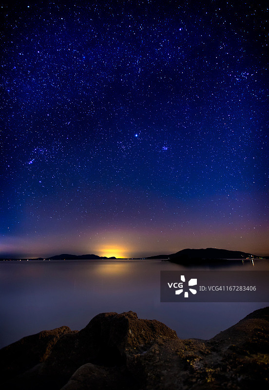 木星在野猫湾上空图片素材