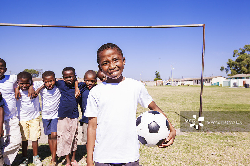 阳光明媚的足球队儿童图片素材