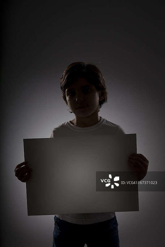 儿童手持匿名标牌图片素材