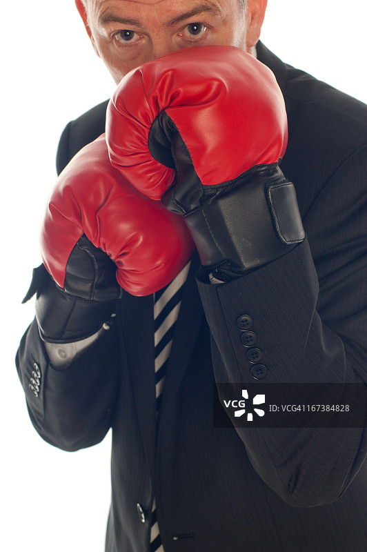 摆出拳击姿势的商人图片素材