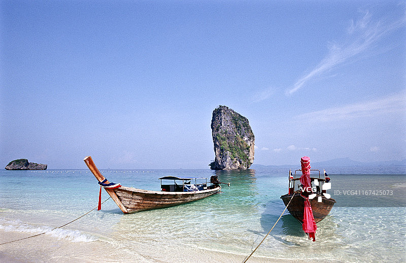 泰国甲米府：波达岛上的长尾船图片素材