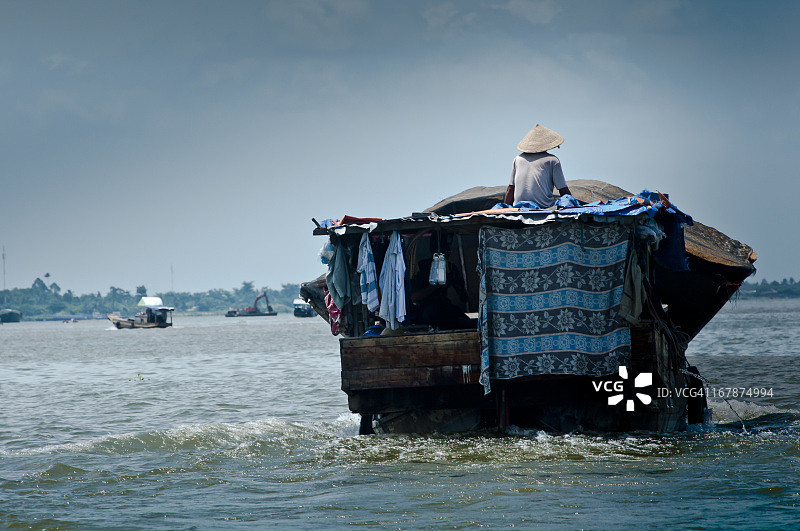 湄公河三角洲船夫图片素材