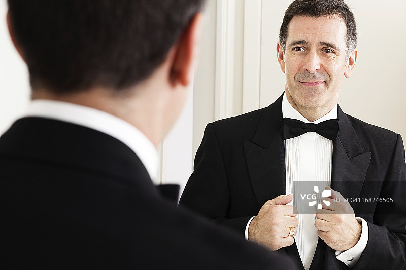 新娘父亲正在准备图片素材