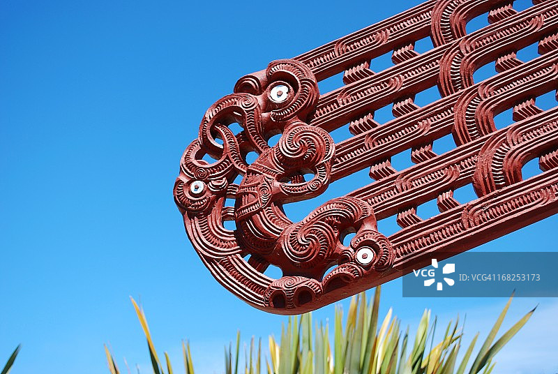 毛利雕刻，亚麻和天空图片素材