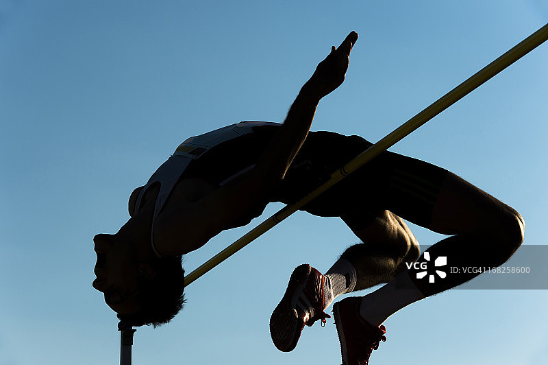 跳高轮廓剪影图片素材