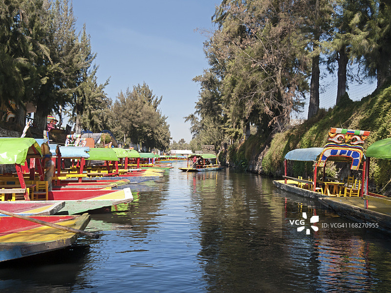 墨西哥城霍奇米尔科的特拉吉内拉船图片素材