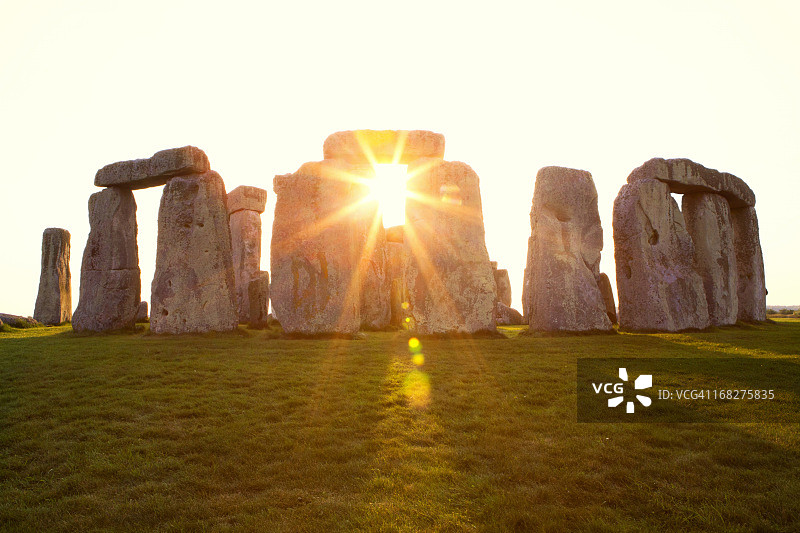 巨石阵的壮丽日落横版照片图片素材