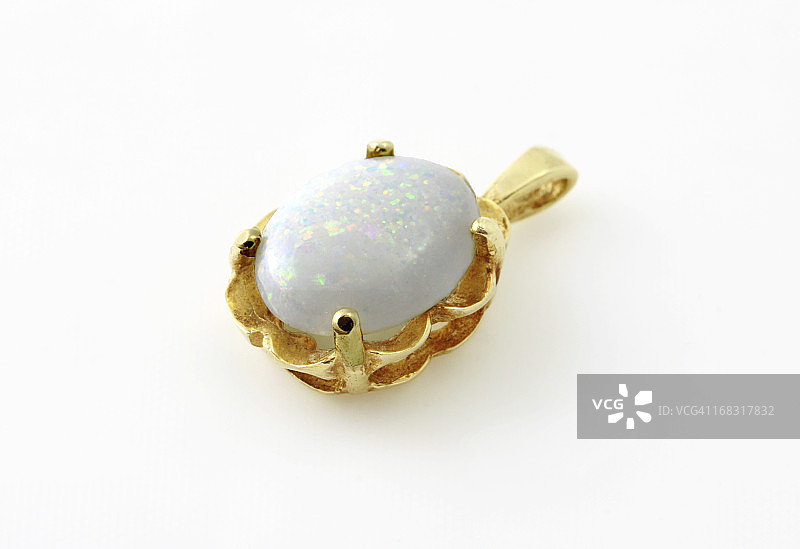 金色蛋白石吊坠图片素材