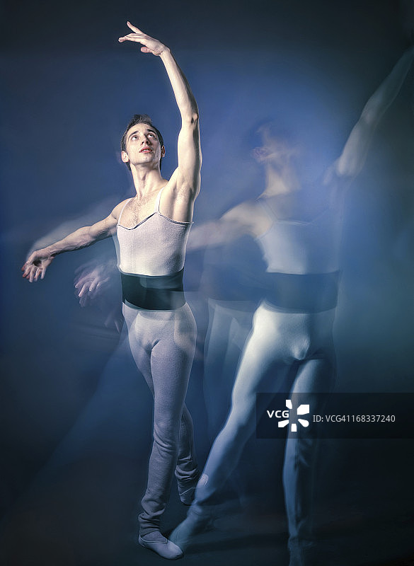 舞动中的芭蕾图片素材