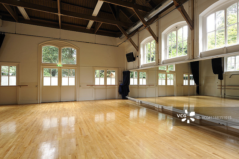 空旷的舞蹈工作室图片素材