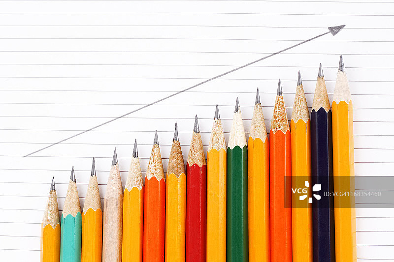 排列整齐的石墨铅笔图片素材