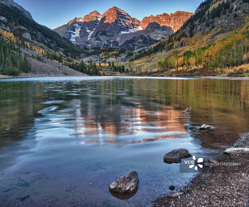 栗色的钟声图片素材