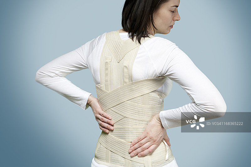 用于缓解背痛的束身衣图片素材