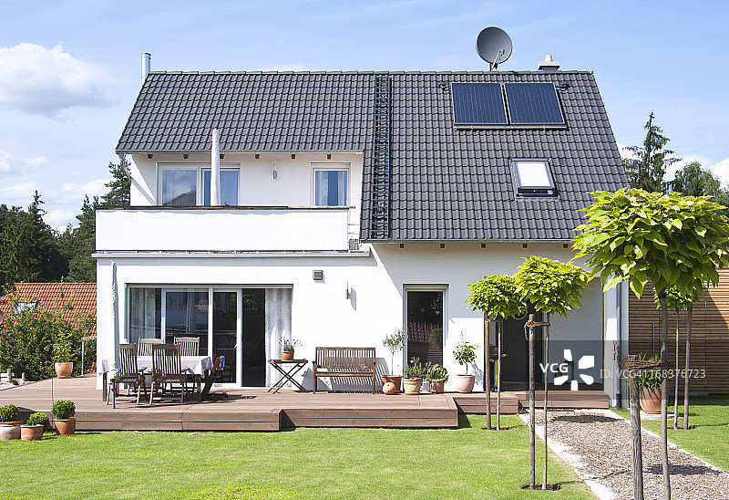 带花园通道的新住宅景观 - 独栋住宅图片素材