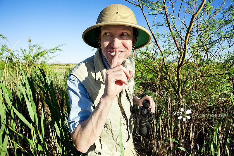 参加狩猎旅行的观鸟者图片素材
