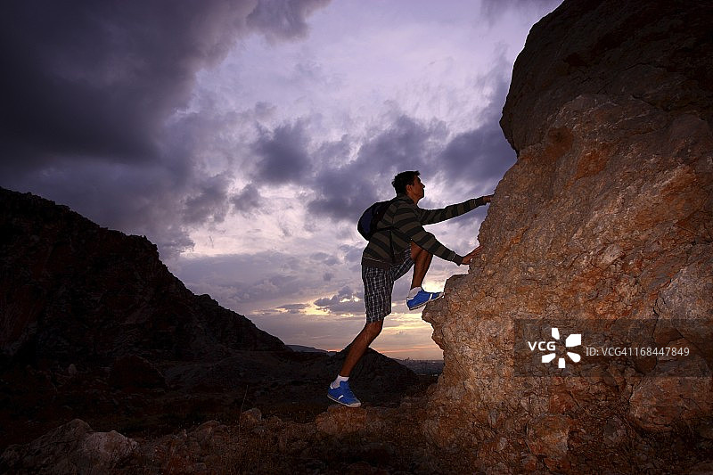 攀登顶峰图片素材